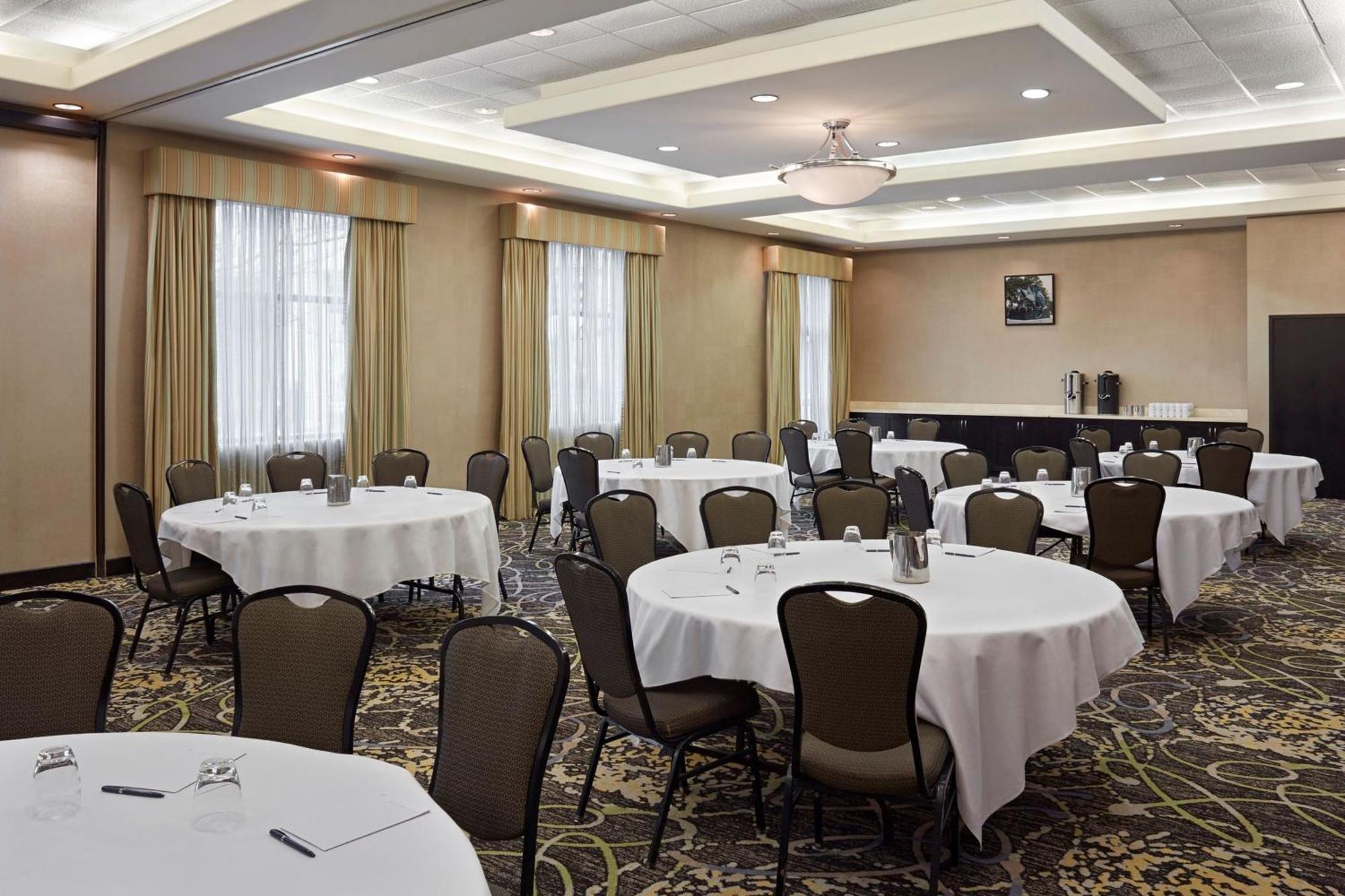 Delta Hotels By Marriott Guelph Conference Centre Exterior foto